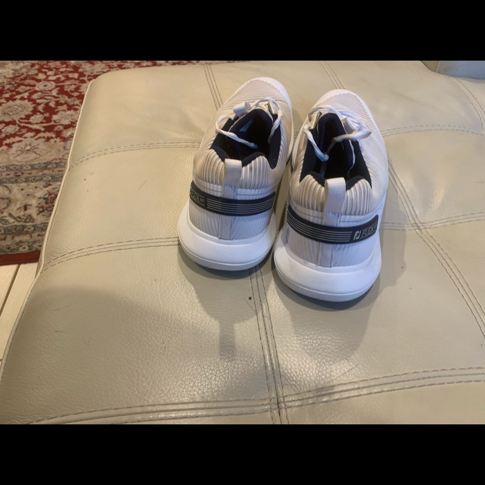 white - Picture 2 of 3